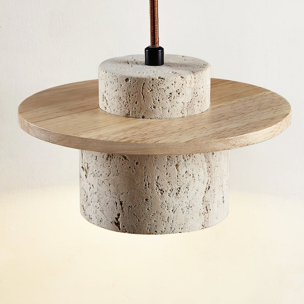 Suspension Elindra Nordic en travertin (détail) (1).webp__PID:80865f0d-2c2f-4c35-8e7a-a0fbf14457e1