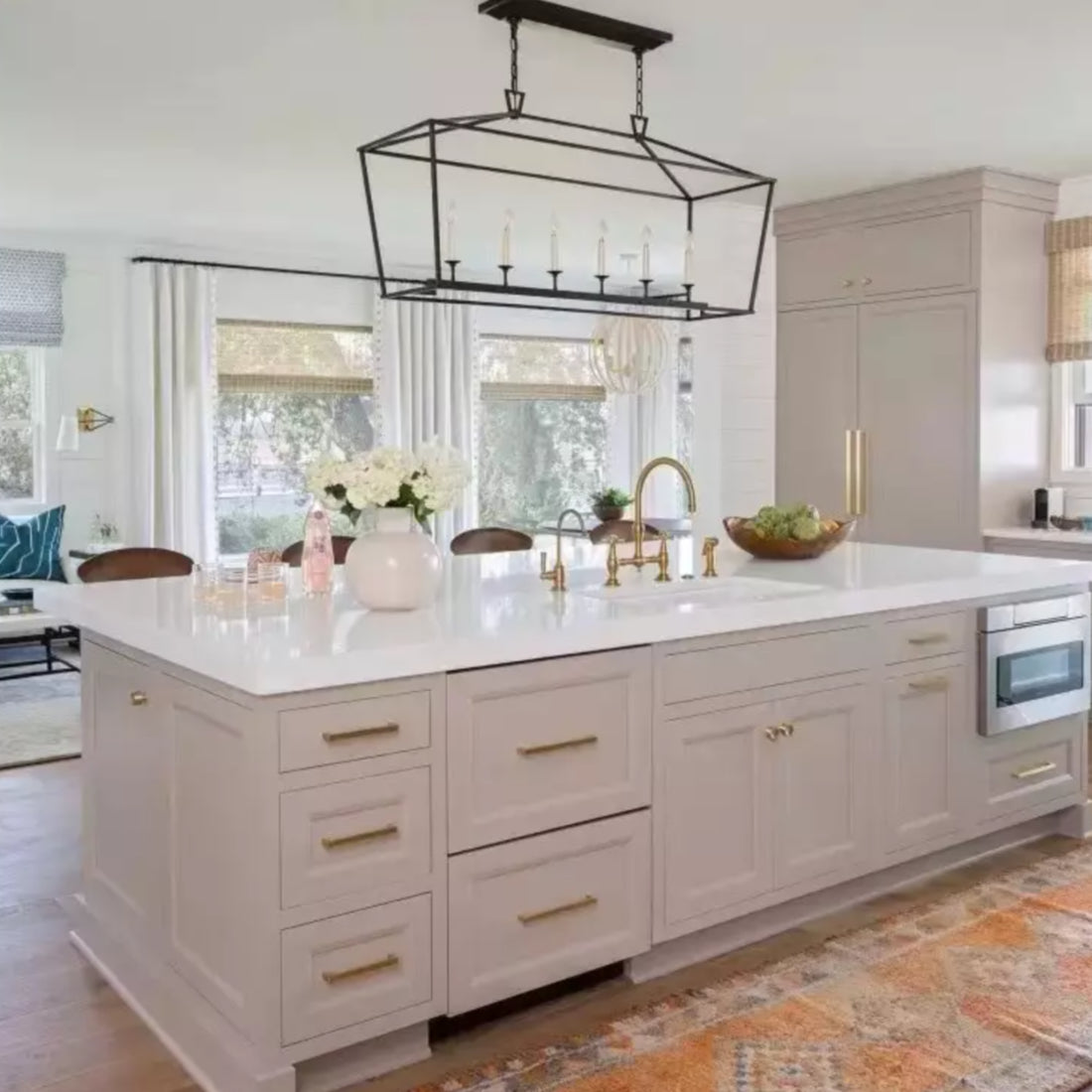 Elliot Farmhouse Clear Glass Pendant Light scene2.webp__PID:23816be0-5f7a-4551-84dd-66dcbffa0a34