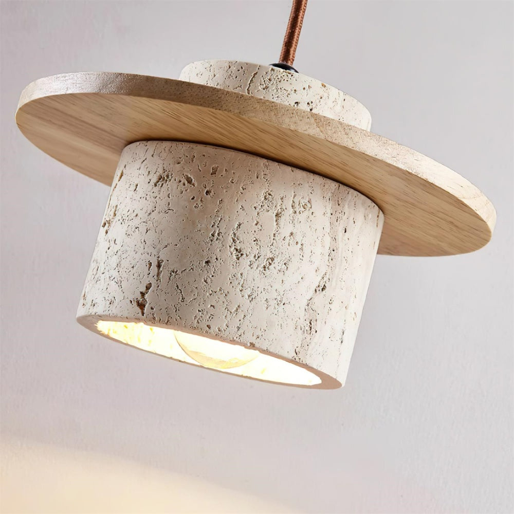 Suspension Elindra Nordic en travertin (détails) (2).webp__PID:865f0d2c-2f8c-450e-baa0-fbf14457e1c6