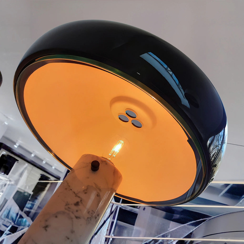 Lugh Snoopy Table Lampe4.webp__PID:90a5acdb-7626-48e6-8f7f-7092536e03ea