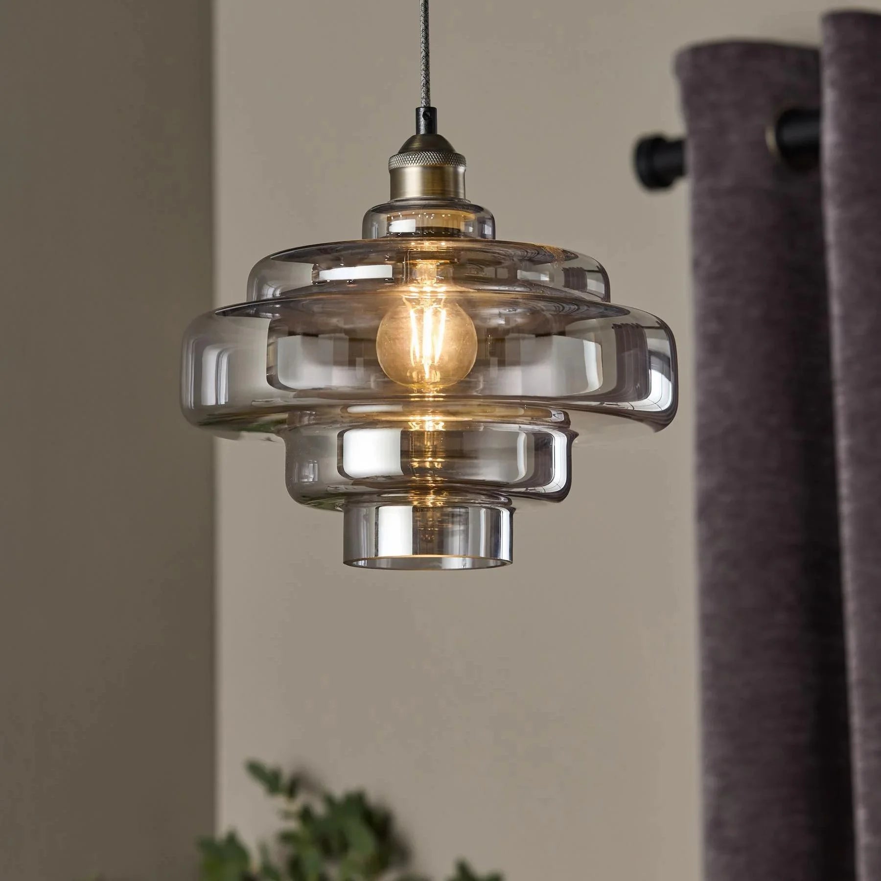 Valenra Macaron Orange Glass Pendant Light scene5.webp__PID:a62e9f1c-3f0a-4a49-b201-6c856d0759b7