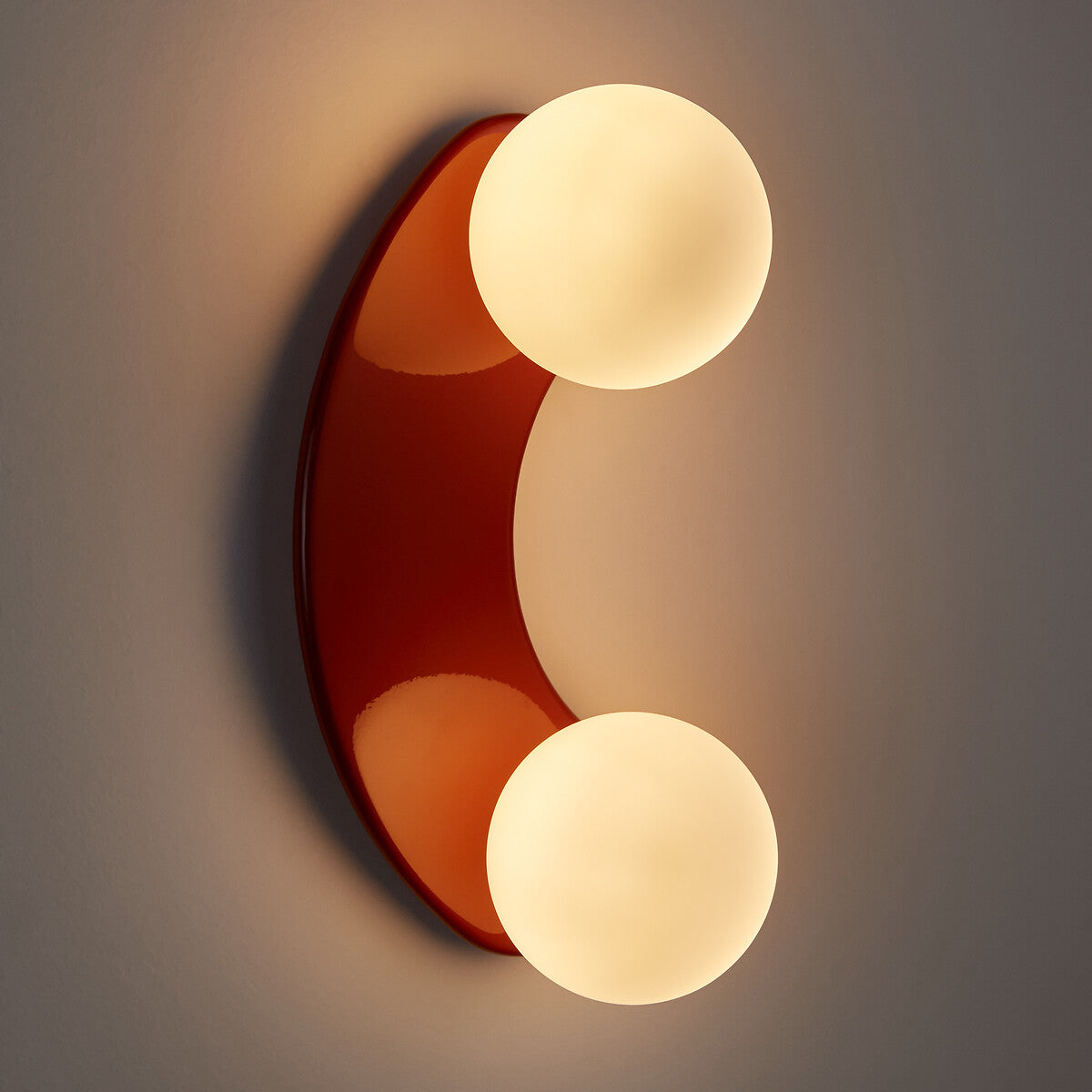 Liraeth Nordic Globe Opal Glass Wall Light (2).webp__PID:8ec97b39-dfd5-48be-beb7-029d1e3e8408
