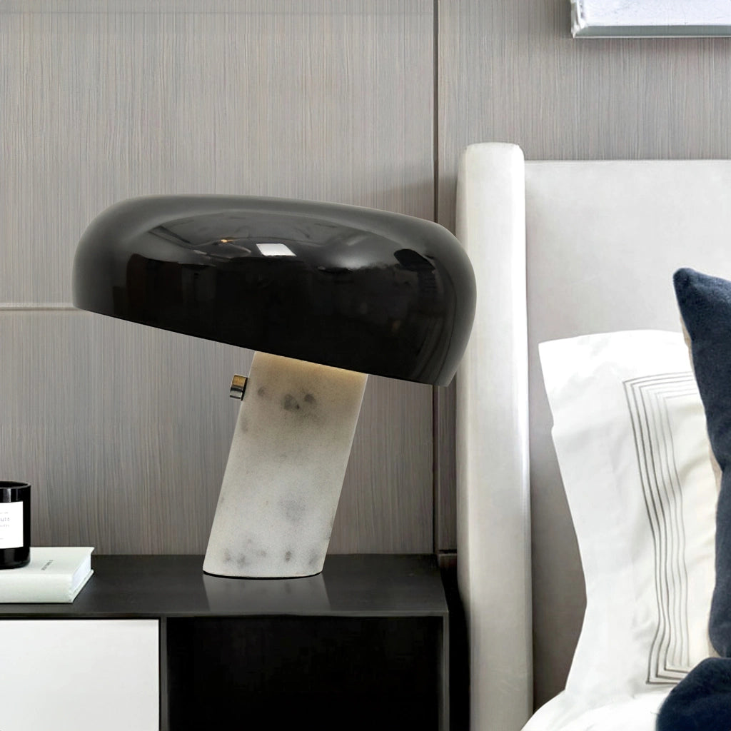 Lugh Snoopy Table Lampe6.webp__PID:2e38d9ac-960a-4ff3-b01a-89ae598ea31f