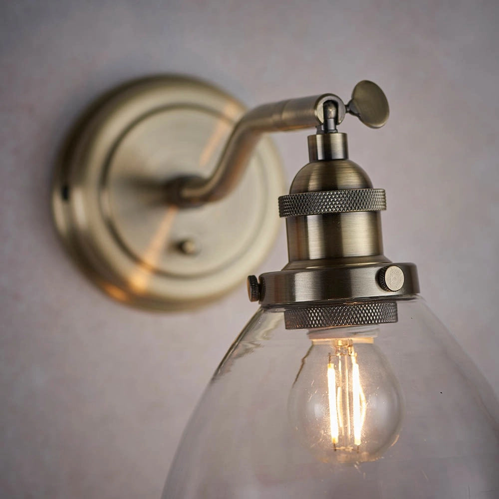 Griffin industriële verstelbare glazen wandlamp1.webp__PID:b0c57f31-7a69-4b7c-b249-0667e7ffd5d0