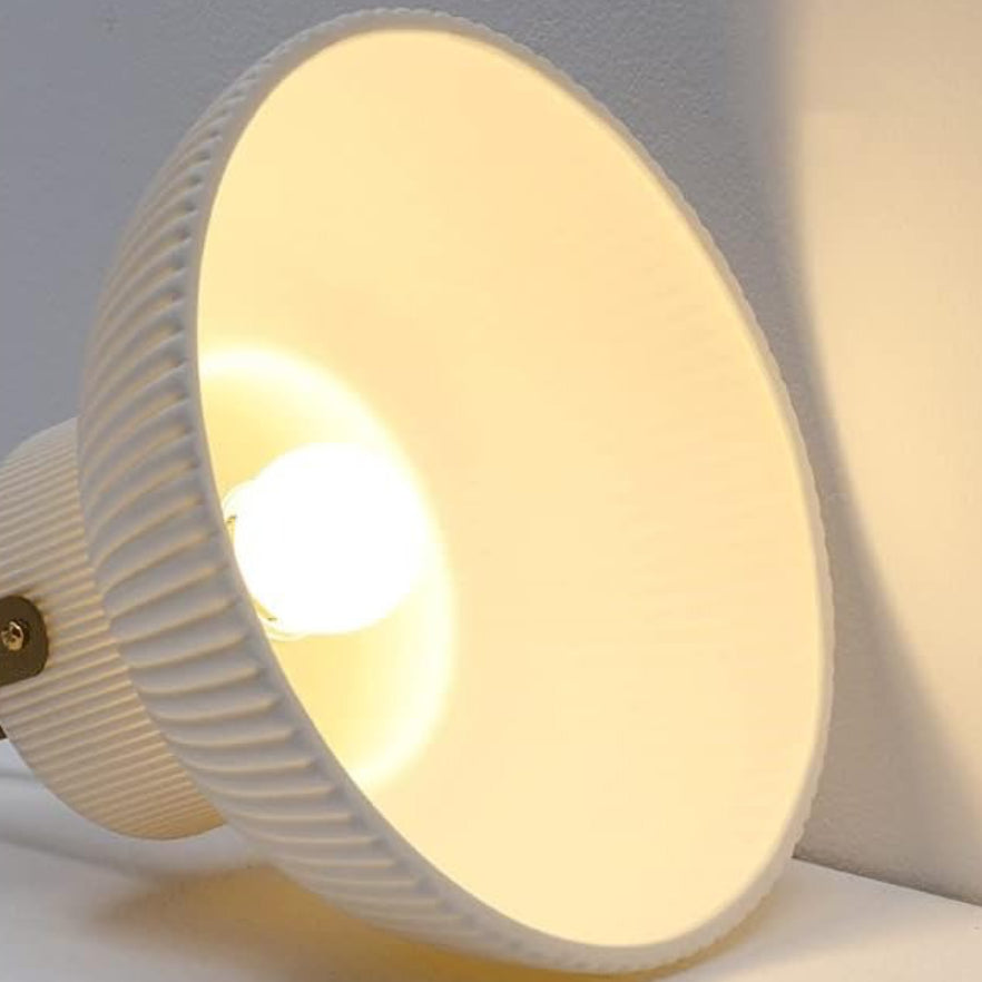 Lampada a sospensione moderna Avery in ceramica a coste con campana dettaglio3.webp__PID:50f45659-dbe6-4ed0-94b7-bf12315d3e6b