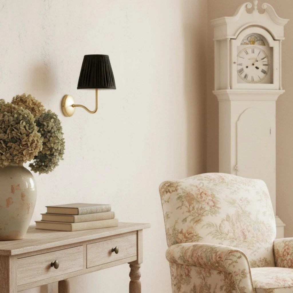 Lampada da parete plissettata in cotone lino vintage Valkeryn7.webp__PID:822860f2-180c-4ee1-b1e9-01b65b9cb6a0