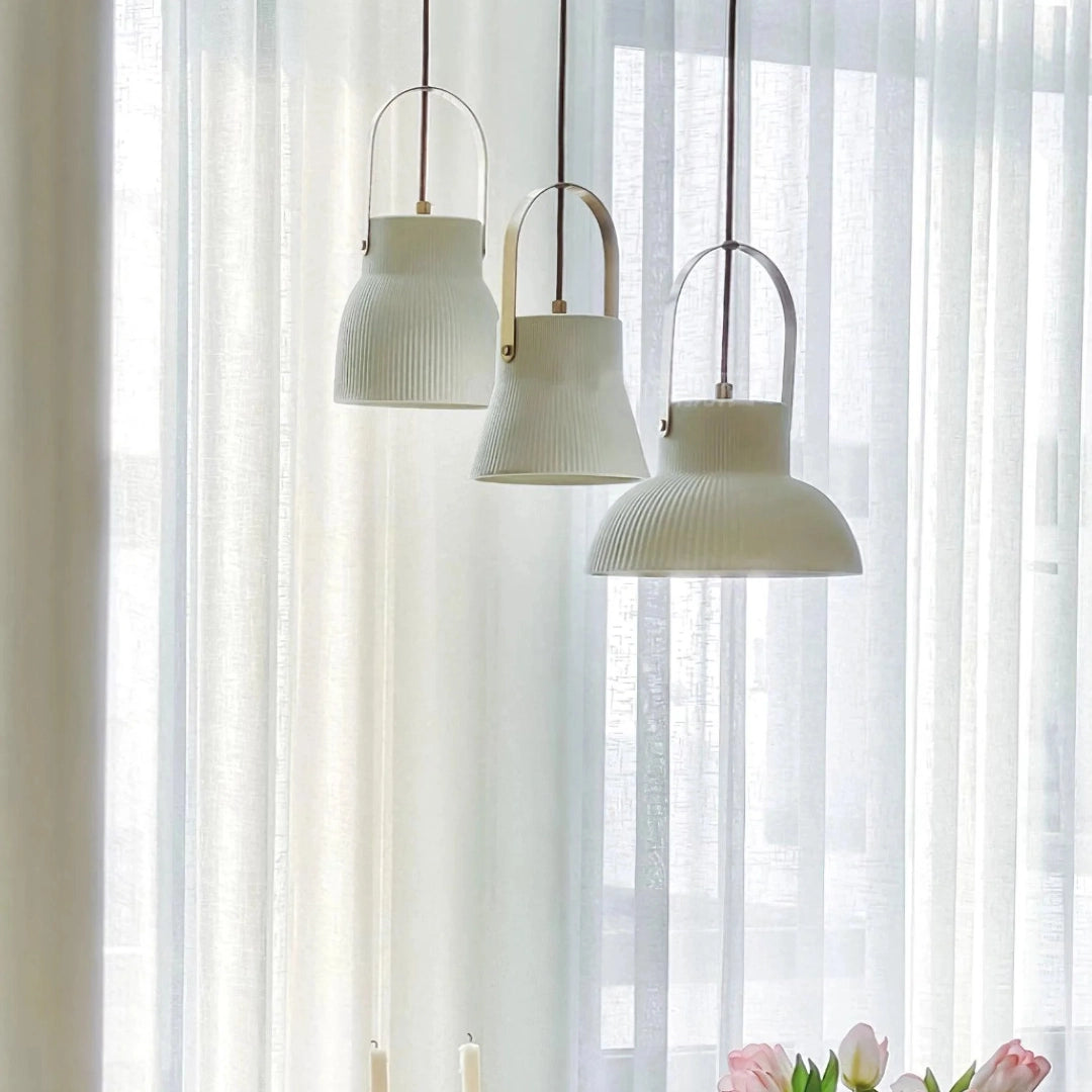 Lampada a sospensione moderna a campana in ceramica a coste Avery5.webp__PID:7b3fc17f-0531-4d59-8c37-3c29bd3b1bfc