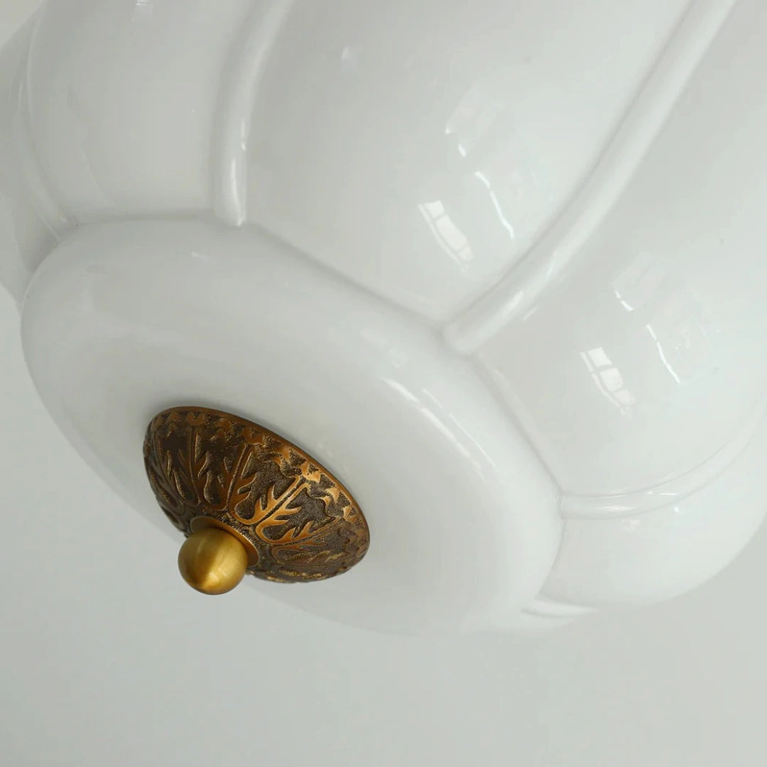 Plafonnier lanterne en verre crème vintage Karen detail3.webp__PID:f69917f9-c018-4a71-a186-b60767d98bd2
