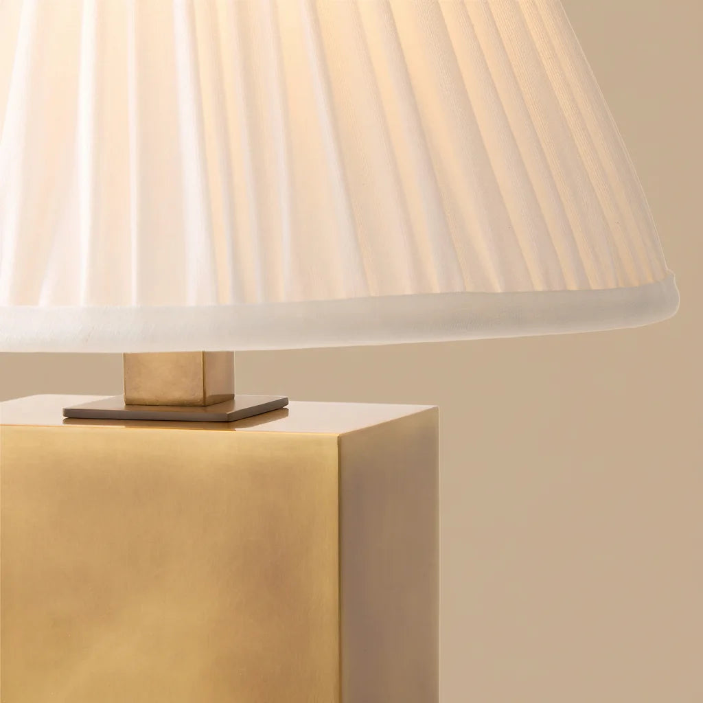 Blair Classic Brass Cone Tischlampe 5.webp__PID:5a3895ff-eca2-4313-acbc-721dc07220b2