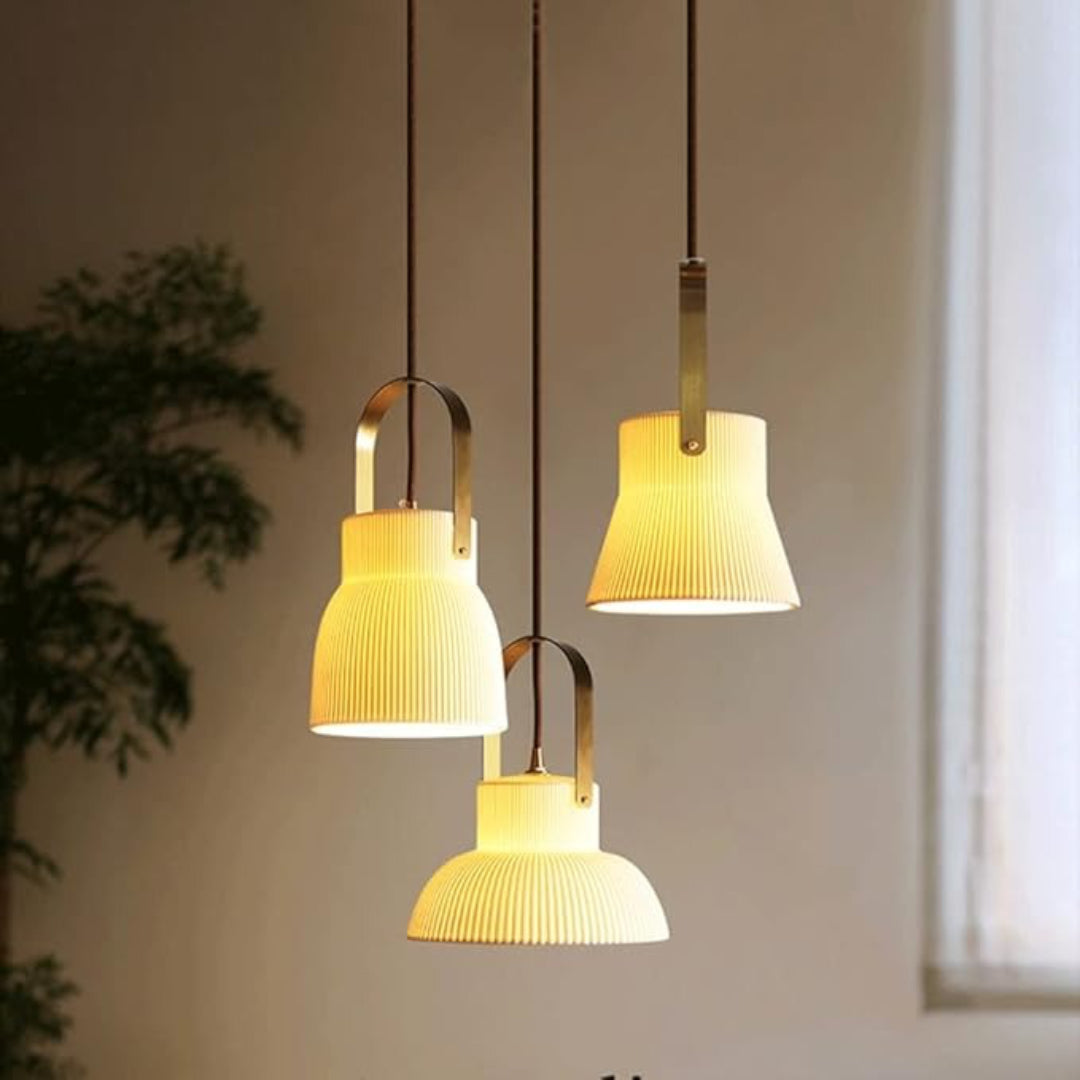 Lampada a sospensione moderna Avery con campana in ceramica a coste2.webp__PID:17758c7b-3fc1-4f05-b13d-59cc373c29bd