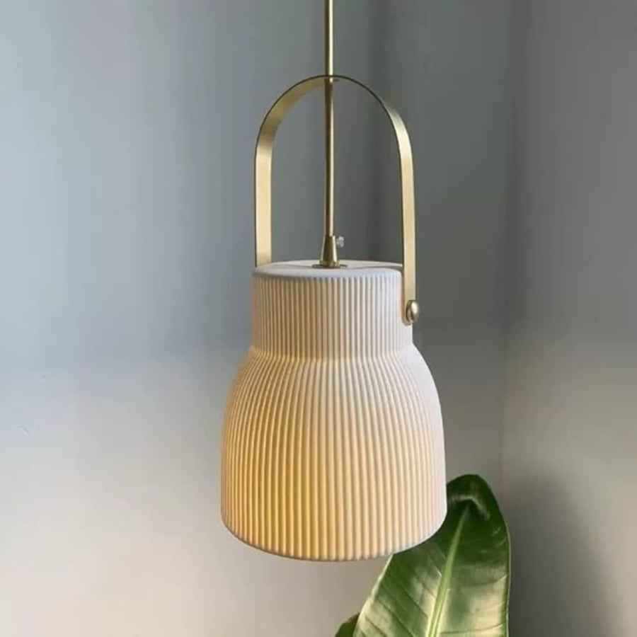 Lampada a sospensione moderna Avery con campana in ceramica a coste B.webp__PID:e61ed0d4-b7bf-4231-9d3e-6b05445e7750