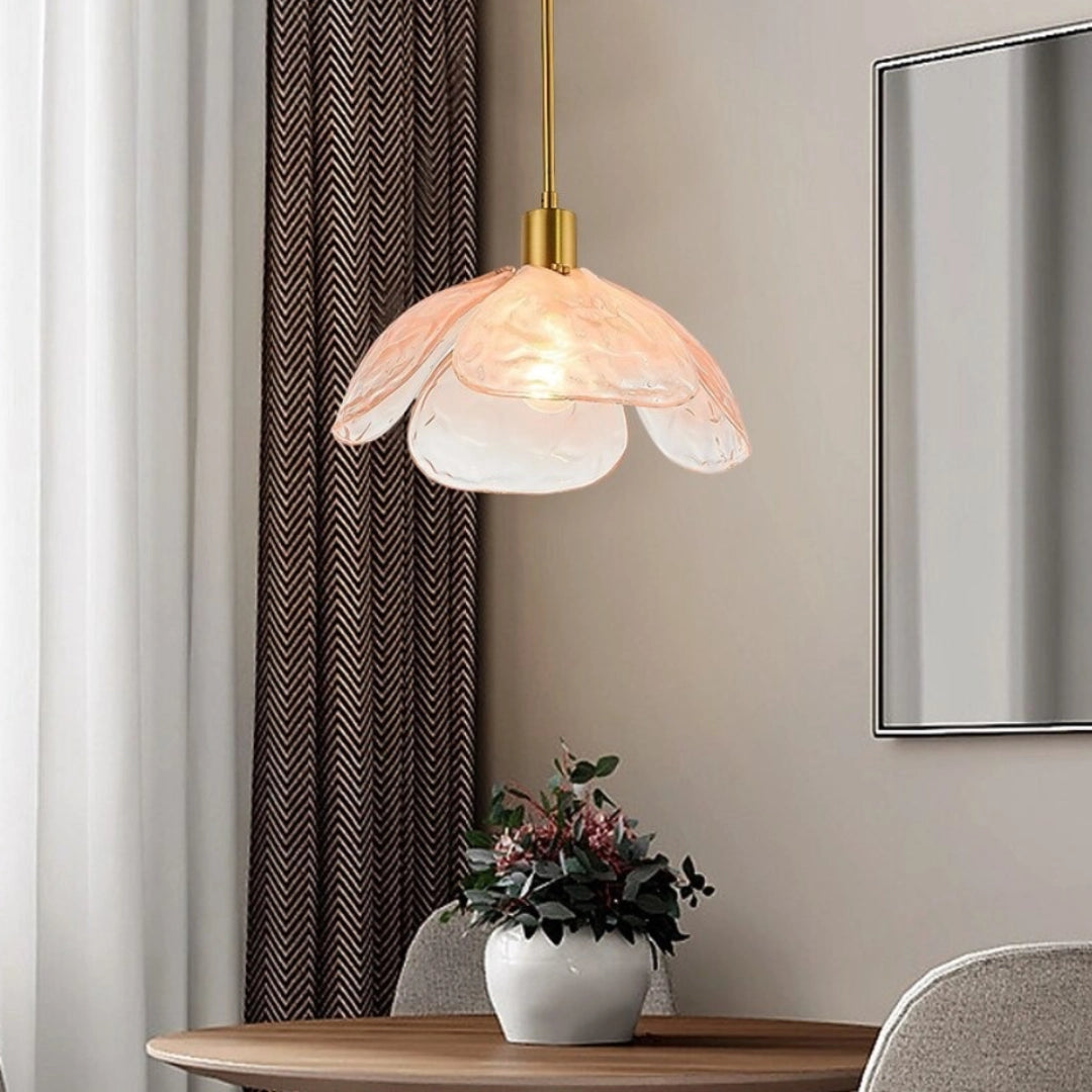 Lampada a sospensione moderna in vetro con petali martellati Flora16.webp__PID:f0a776d5-2e81-4ec2-bbe2-9c85624aa4c4
