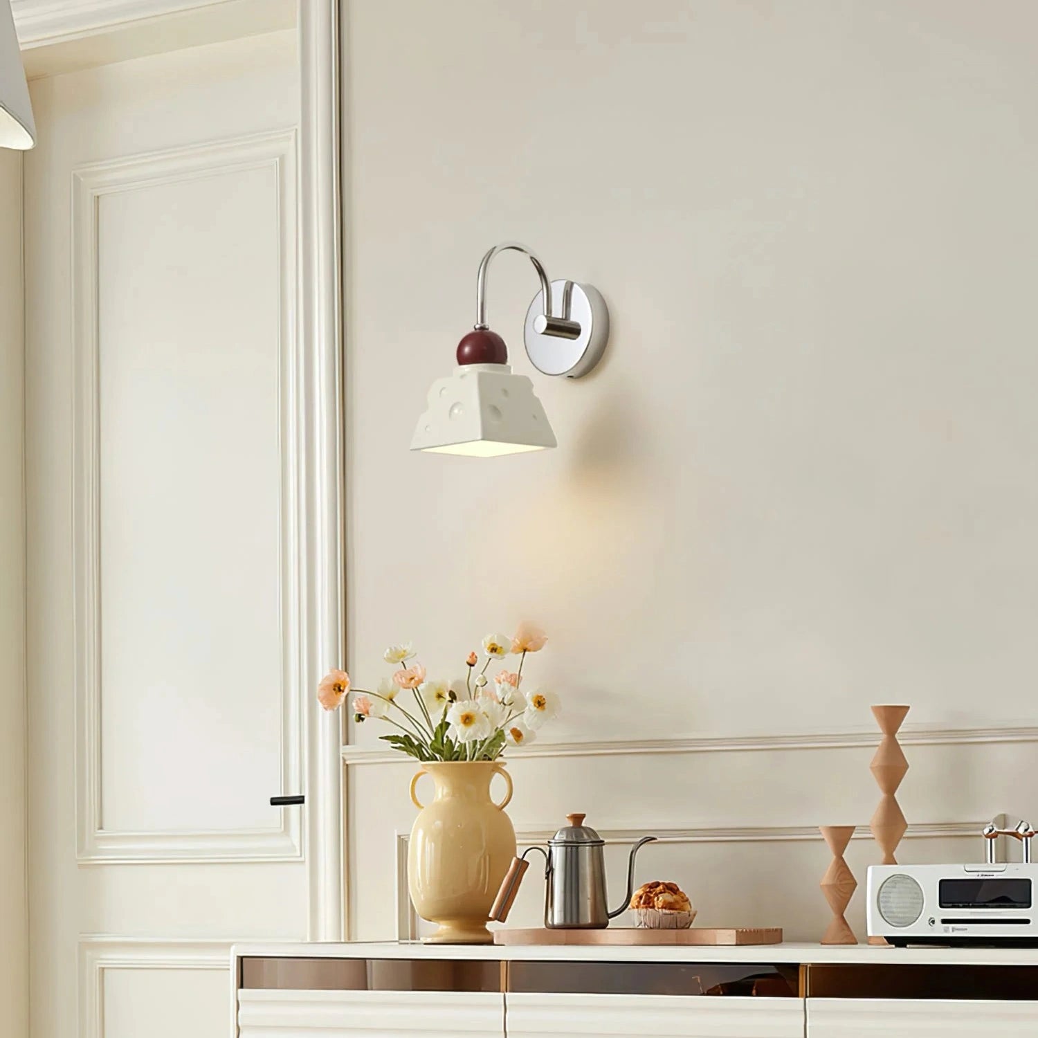 Elmer Modern Alma Cheese Resin Wall Lamp11.webp__PID:94a6722c-3a00-40a7-9337-a5f3f2457275