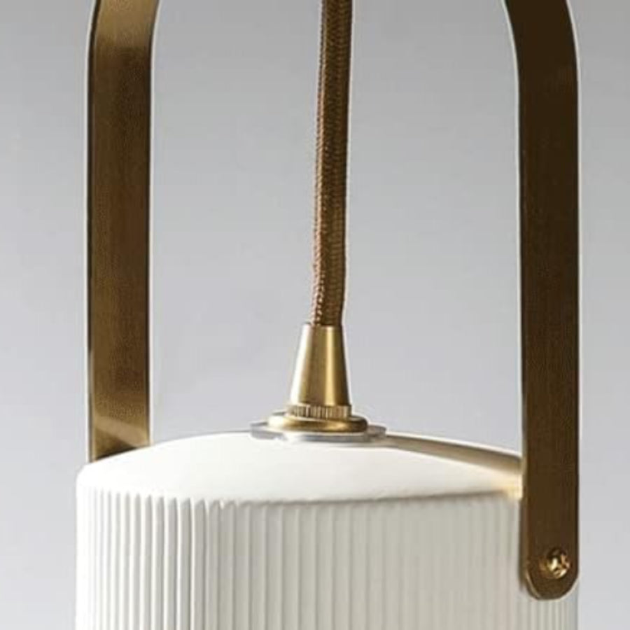 Lampada a sospensione moderna Avery con campana in ceramica a coste dettaglio2.webp__PID:f45659db-e61e-40d4-b7bf-12315d3e6b05