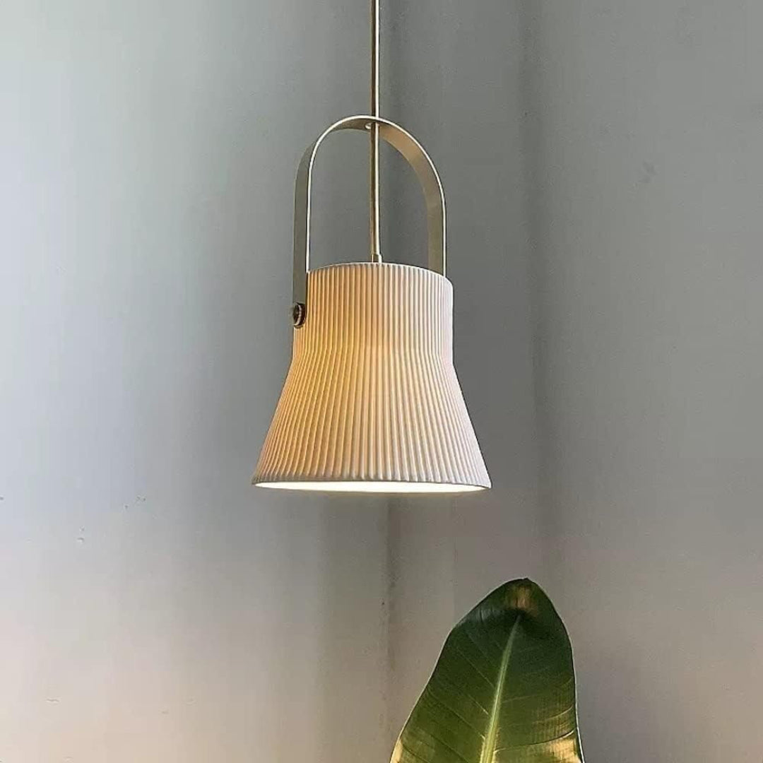 Lampada a sospensione moderna Avery con campana in ceramica a coste A.webp__PID:59dbe61e-d0d4-47bf-9231-5d3e6b05445e