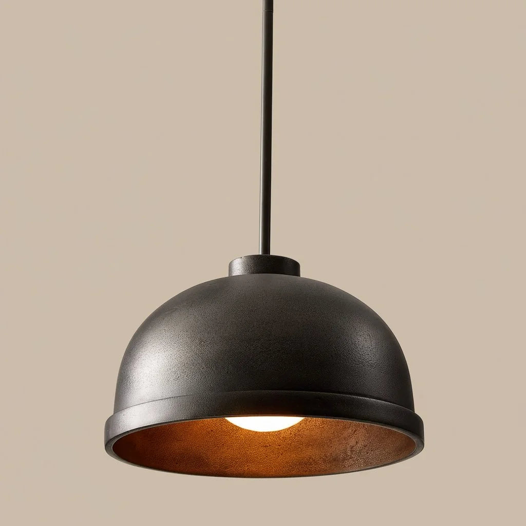 Lampada a sospensione a cupola in alluminio pressofuso Mabel nero 2.webp__PID:470ada66-497b-4c6e-b87c-f8d3a7a94ab0