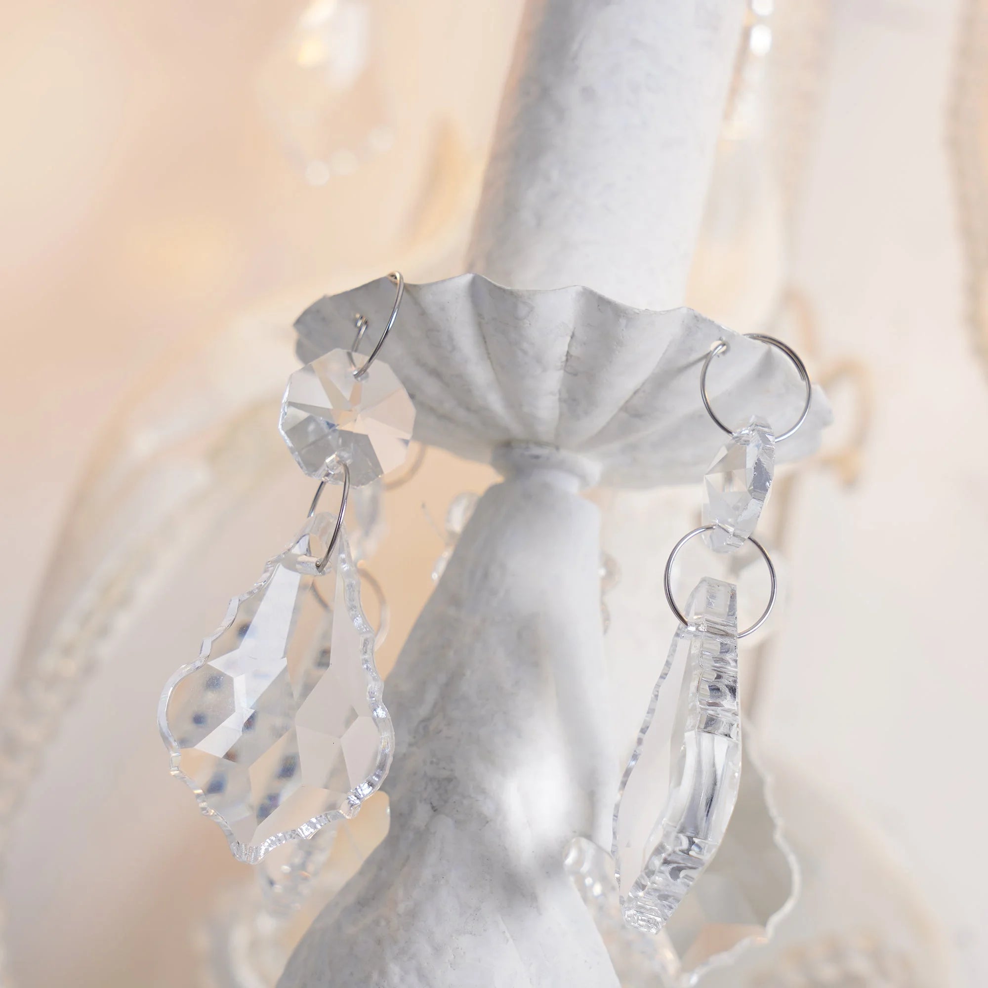 Lampada da parete con candelabro floreale in cristallo Lucinda (15).webp__PID:1b923a0d-a990-4ed5-845f-3b447d23885c
