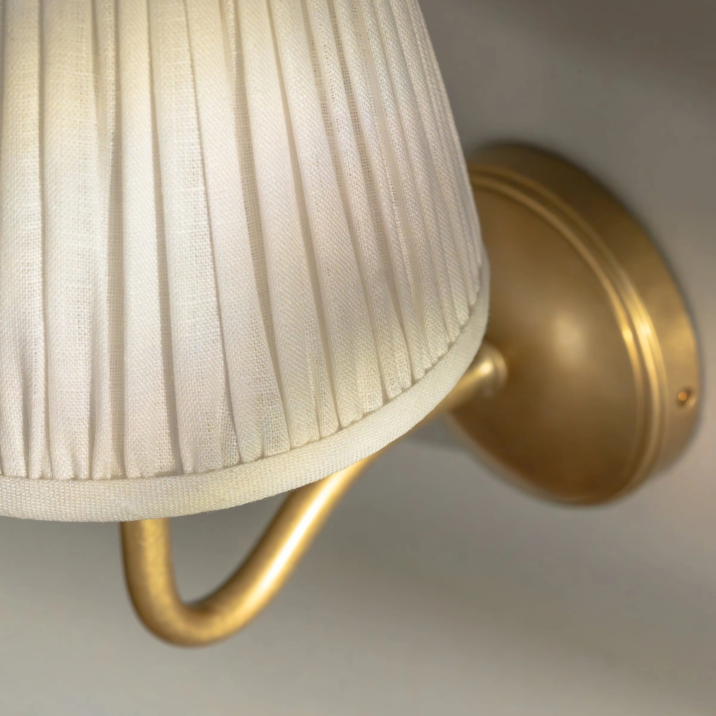 Lampada da parete plissettata in cotone lino vintage Valkeryn20.webp__PID:3a446efd-9d1f-4f68-b4c4-e2859a361678